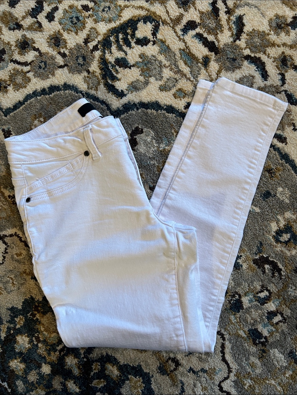 White Women's Slim Stretch Jeans, 1822 Denim, great condition !